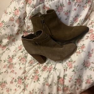 Stylish Tan Ankle Boots